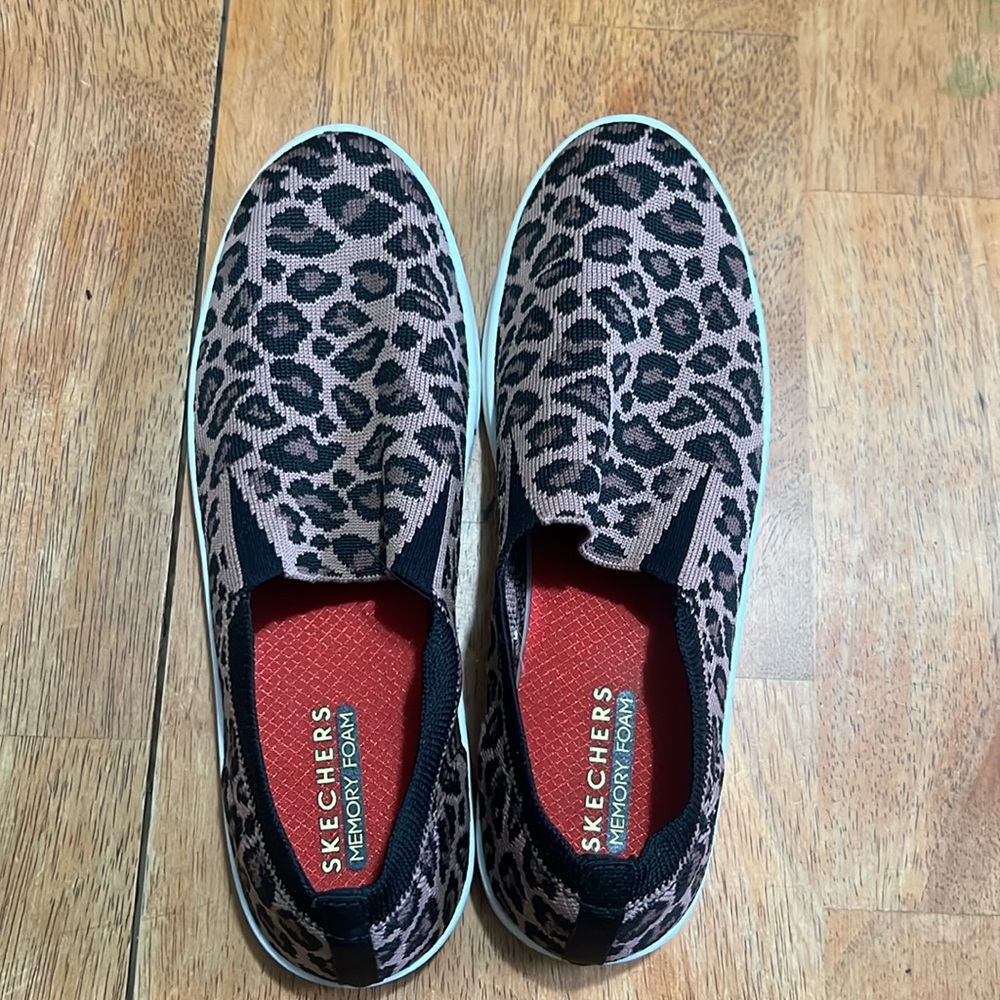 Skechers Womens Poppy Lo - Spot On